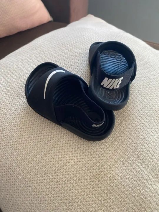 Sandálias Nike Bebê - Tamanho P 18/19- Preta