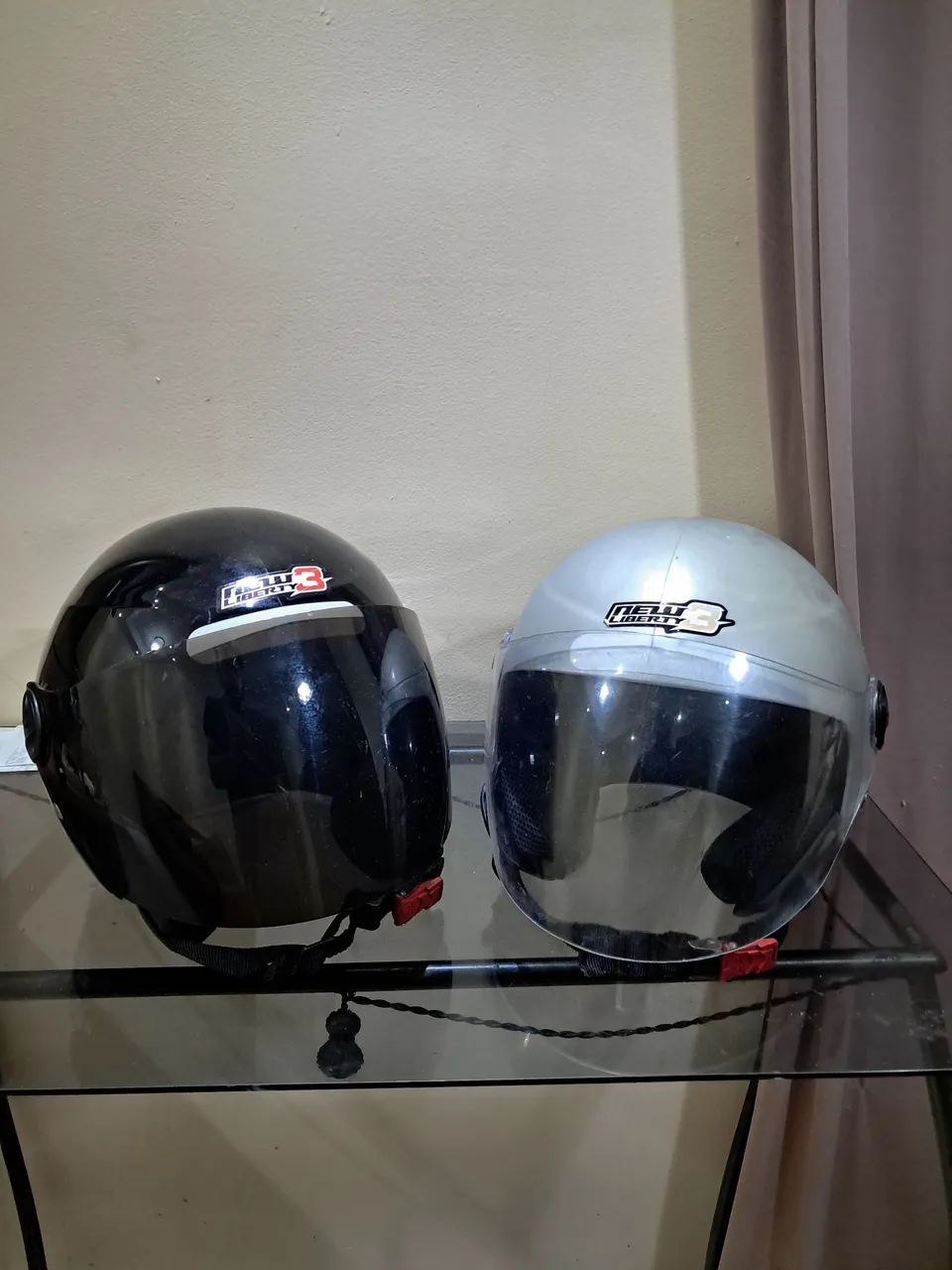 DOIS CAPACETES NEW LIBERTY 3