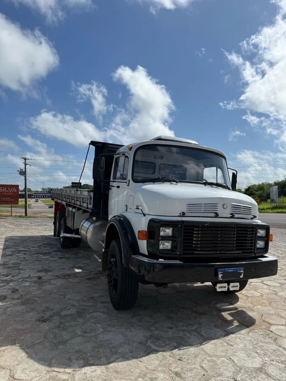 Mercedes-Benz 1317 - Carroceria
