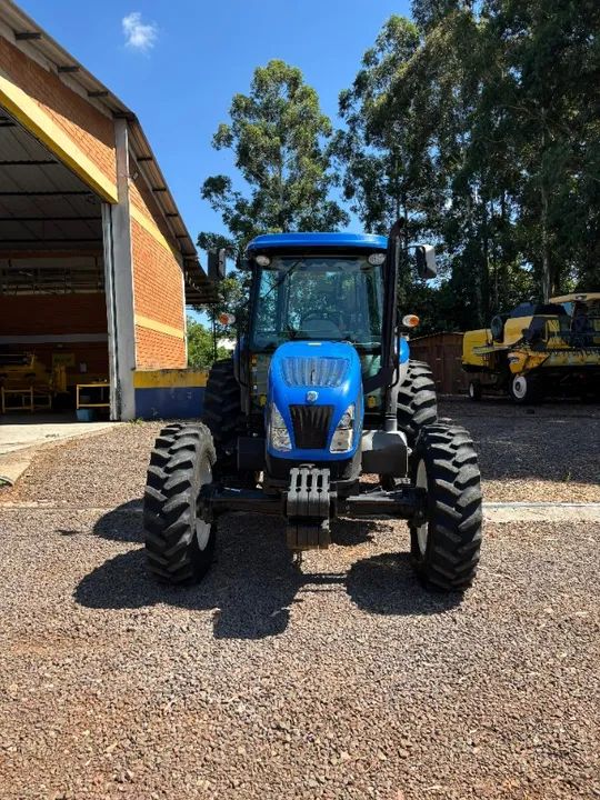 TRATOR USADO MARCA NEW HOLLAND, MODELO TL 5.80