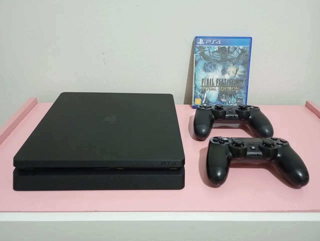 Ps4 slim - completo , muito conservado e com alguns jogos.