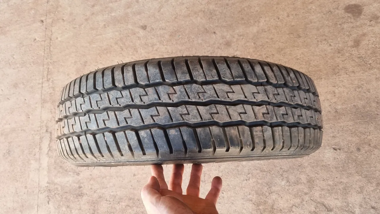 Pneu para carros e utilitários