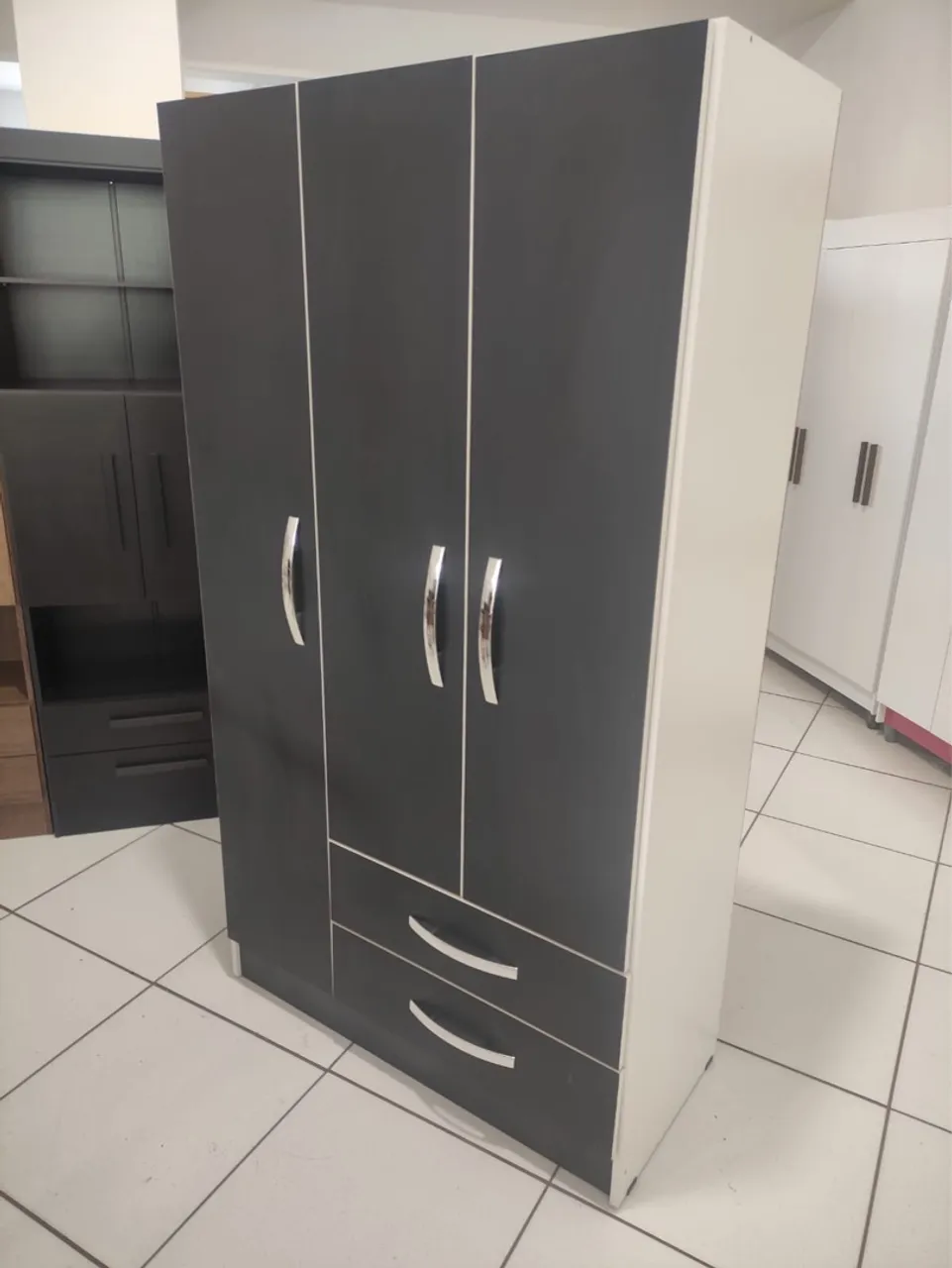 Guarda-Roupa 3 Portas com Gavetas
