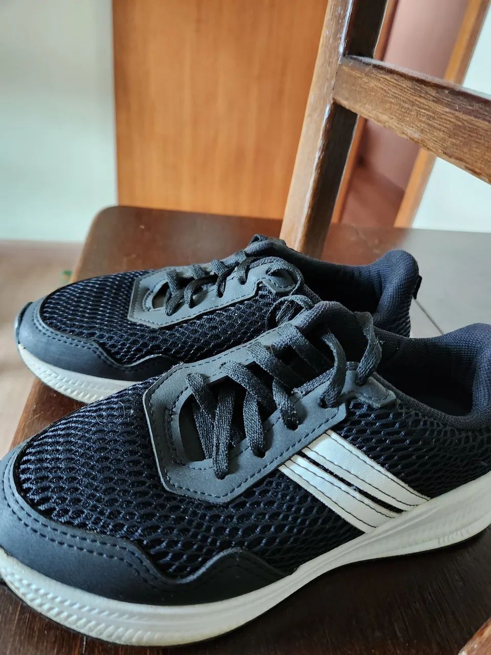 Tênis Infantil Preto com Detalhes Brancos