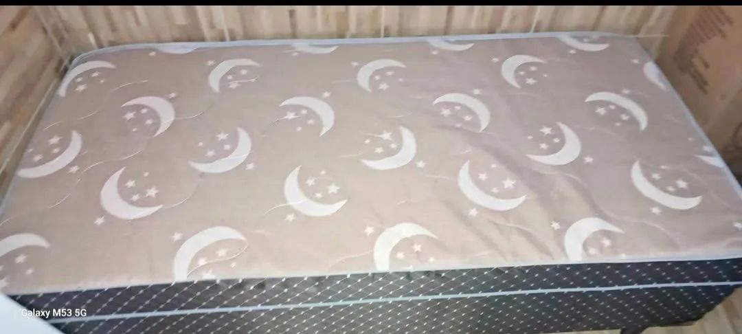Cama Box  com colchão acoplada 