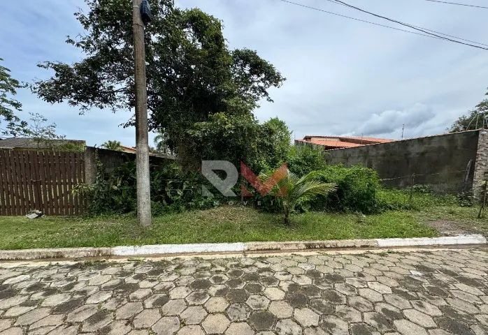 Terreno cercado apenas 300 metros da praia em Itanhaém-SP