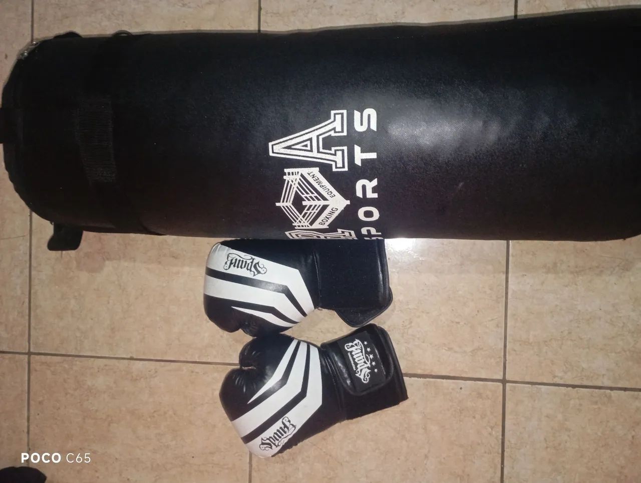 Kit de Boxe - Saco de Pancada e Luvas