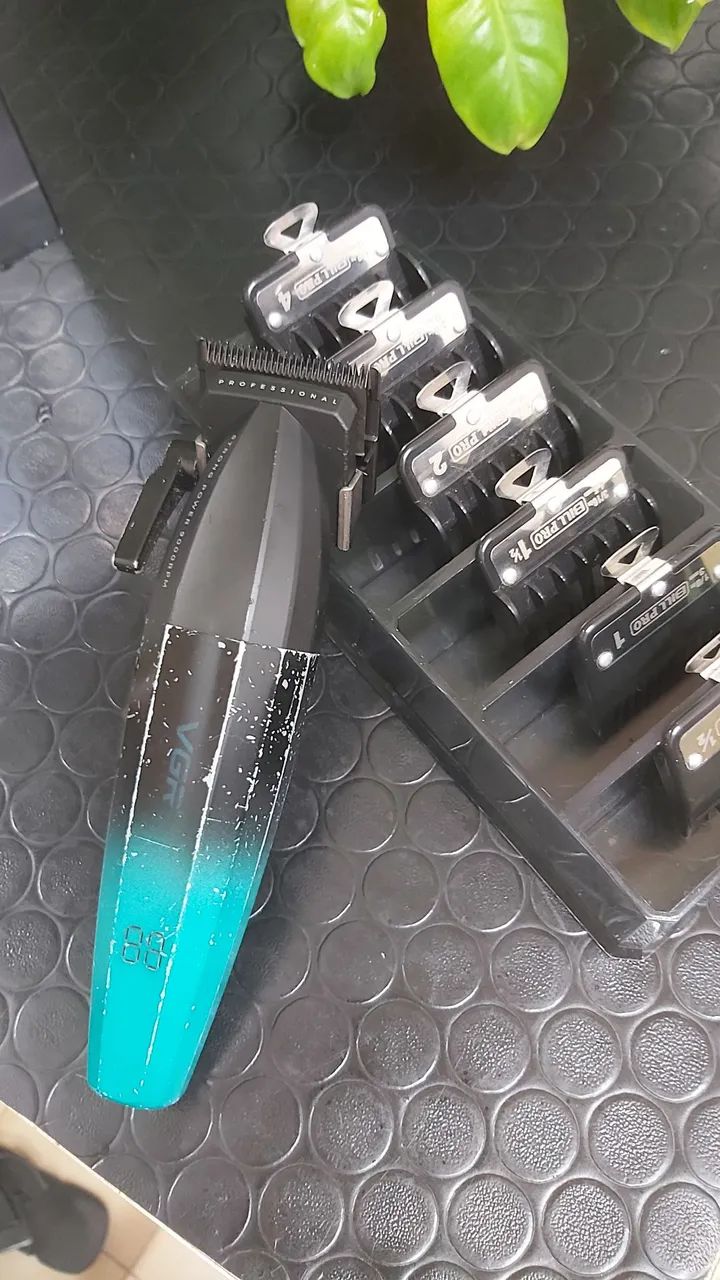 Máquina de cabelo VGR V-003