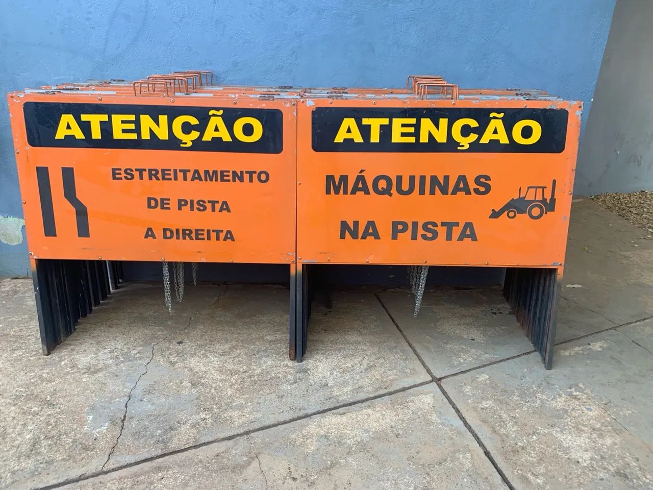 Kit placas de sinalização tipo cavalete - 1,00x1,00m
