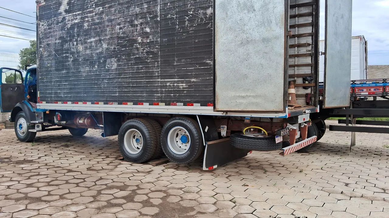 Ônibus 1113 ano 73 BAÚ com suspensor a ar  - Foto 11