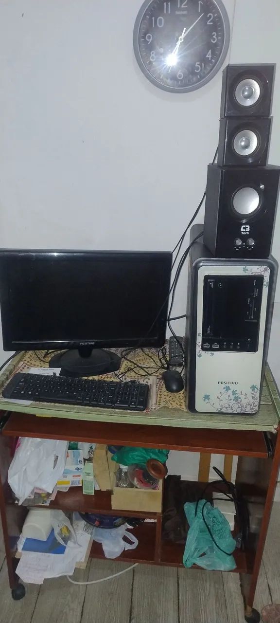 Computador  mouse, teclado, caixa som, monitor 