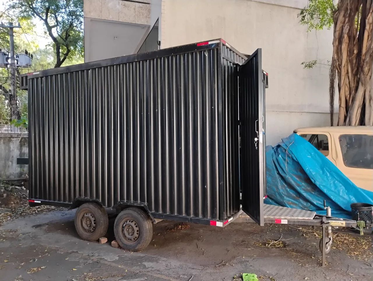 Trailer modelo container com refrigerador de fábrica (aceito proposta).  - Foto 6