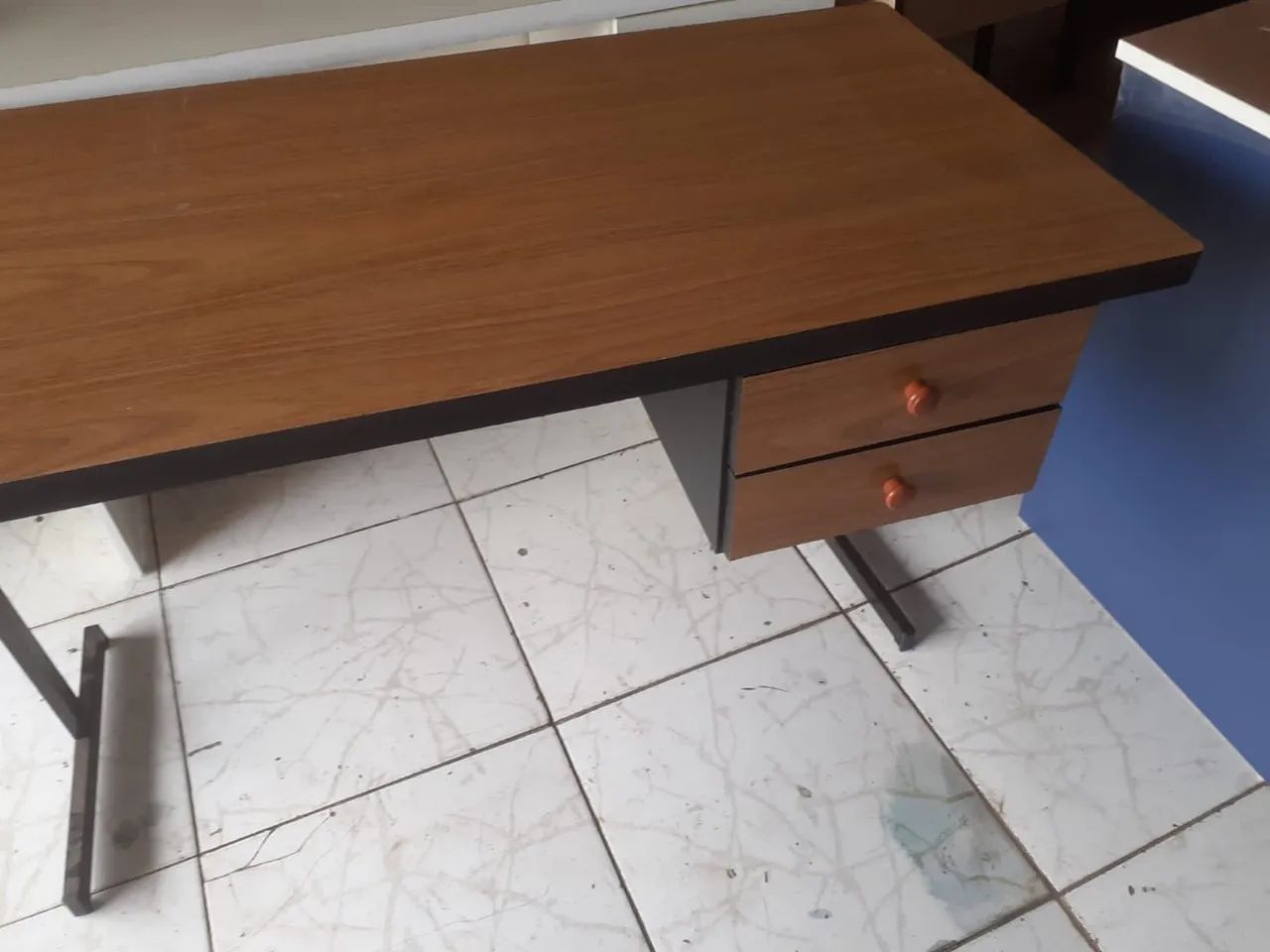 mesa escritório reta em mdf e ferro, cada unidade custa 400 - Foto 2