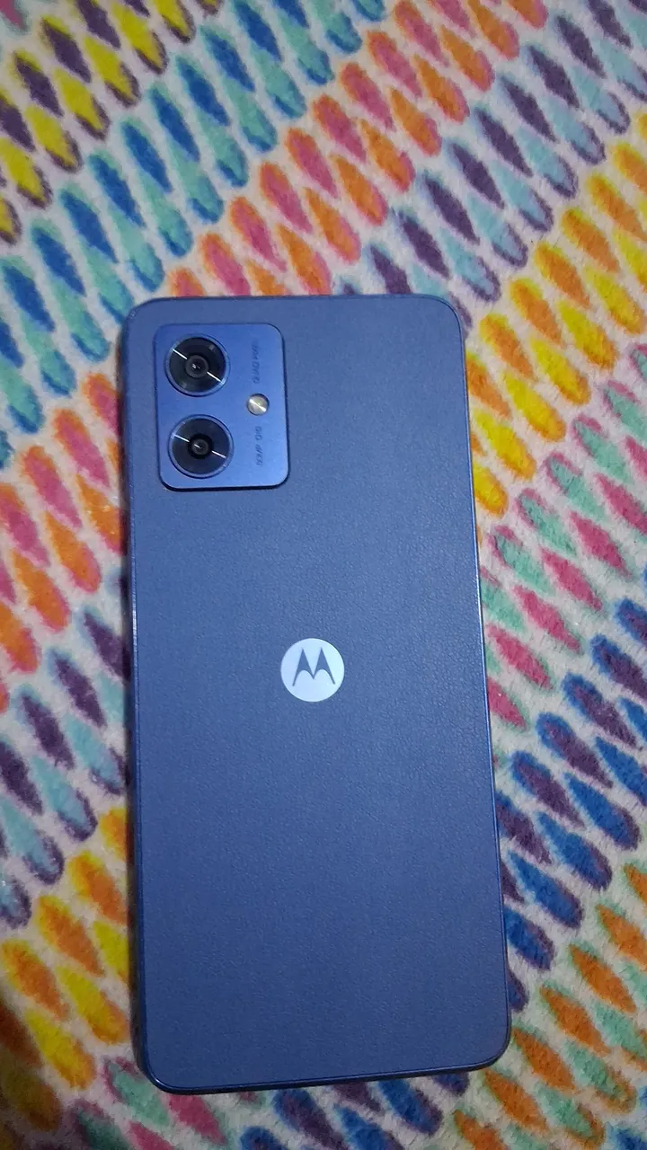 Vendo este lindo celular somente celular em perfeito estado de conservação sem arranhão