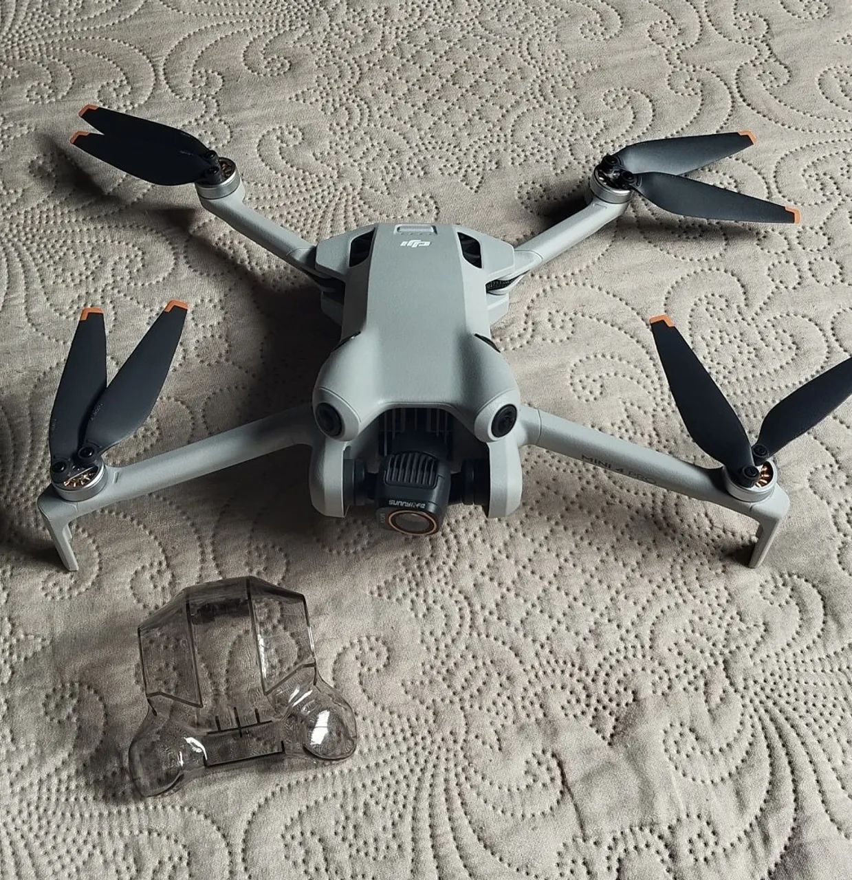 Drone DJI Mini 4 Pro - Novo na Caixa (Vai com 2 cartões de memória  e vários acessórios). - Foto 3