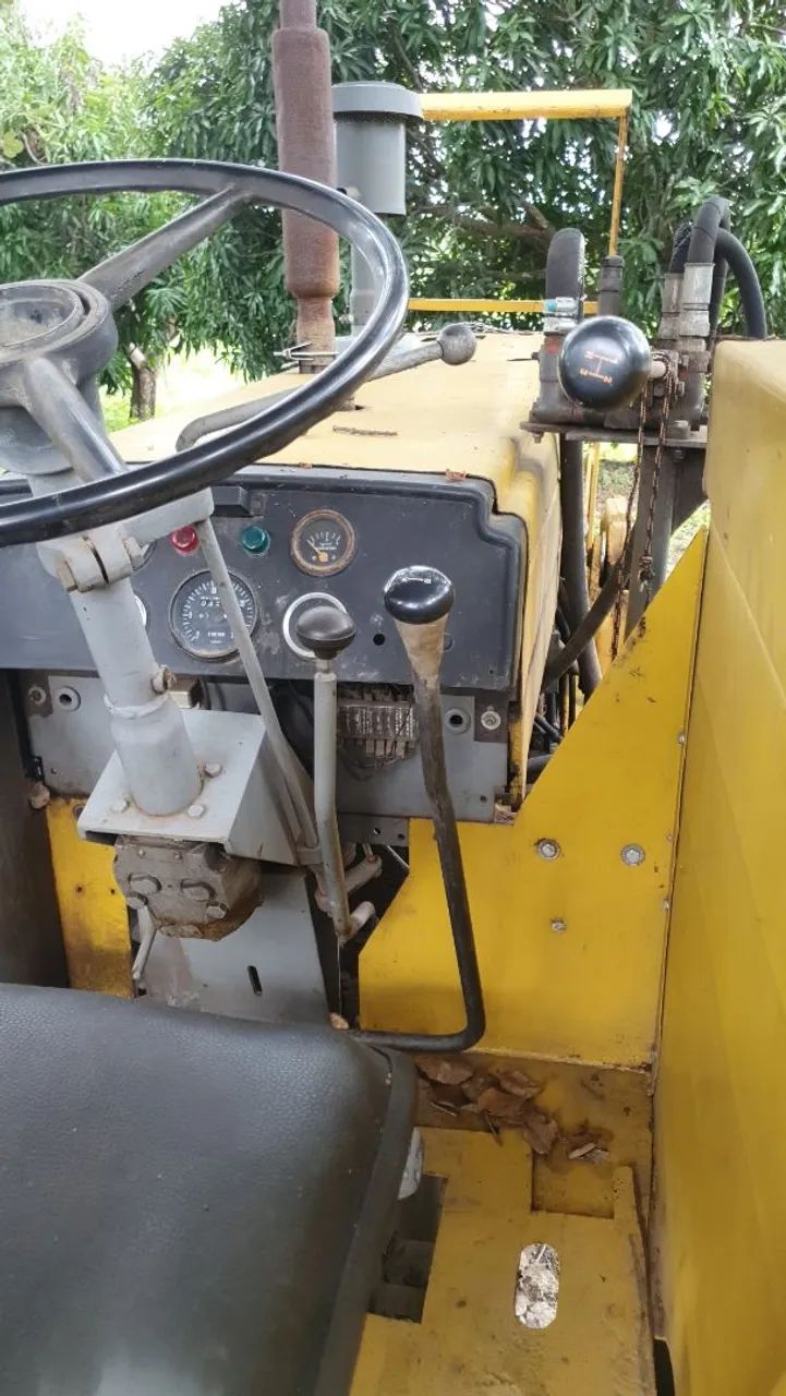 Trator CBT 2105  ANO 1988 com Lâmina tatu  Aceito troca - Foto 3