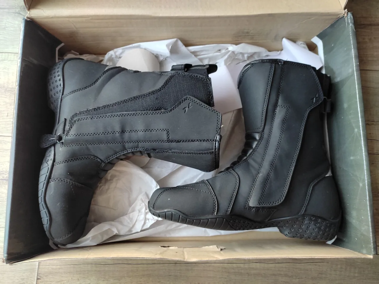 Botas feminina de Motociclista - Impermeáveis e Resistentes cano médio número 37