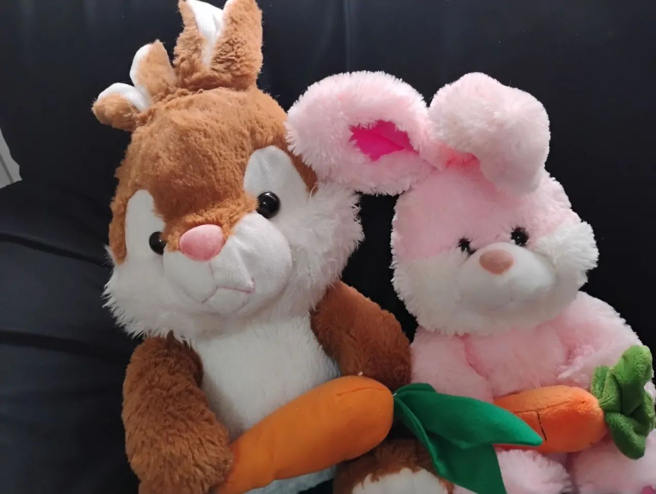 CASAL DE COELHOS DE PELUCIA