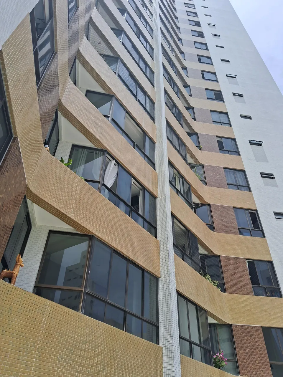 Pituba, 4/4 com 2 suítes, 2 vagas de garagens, oportunidade.