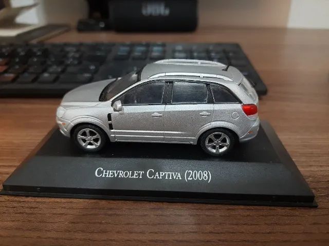 Miniatura Chevrolet Captiva 1:43 com acrílico - Foto 4