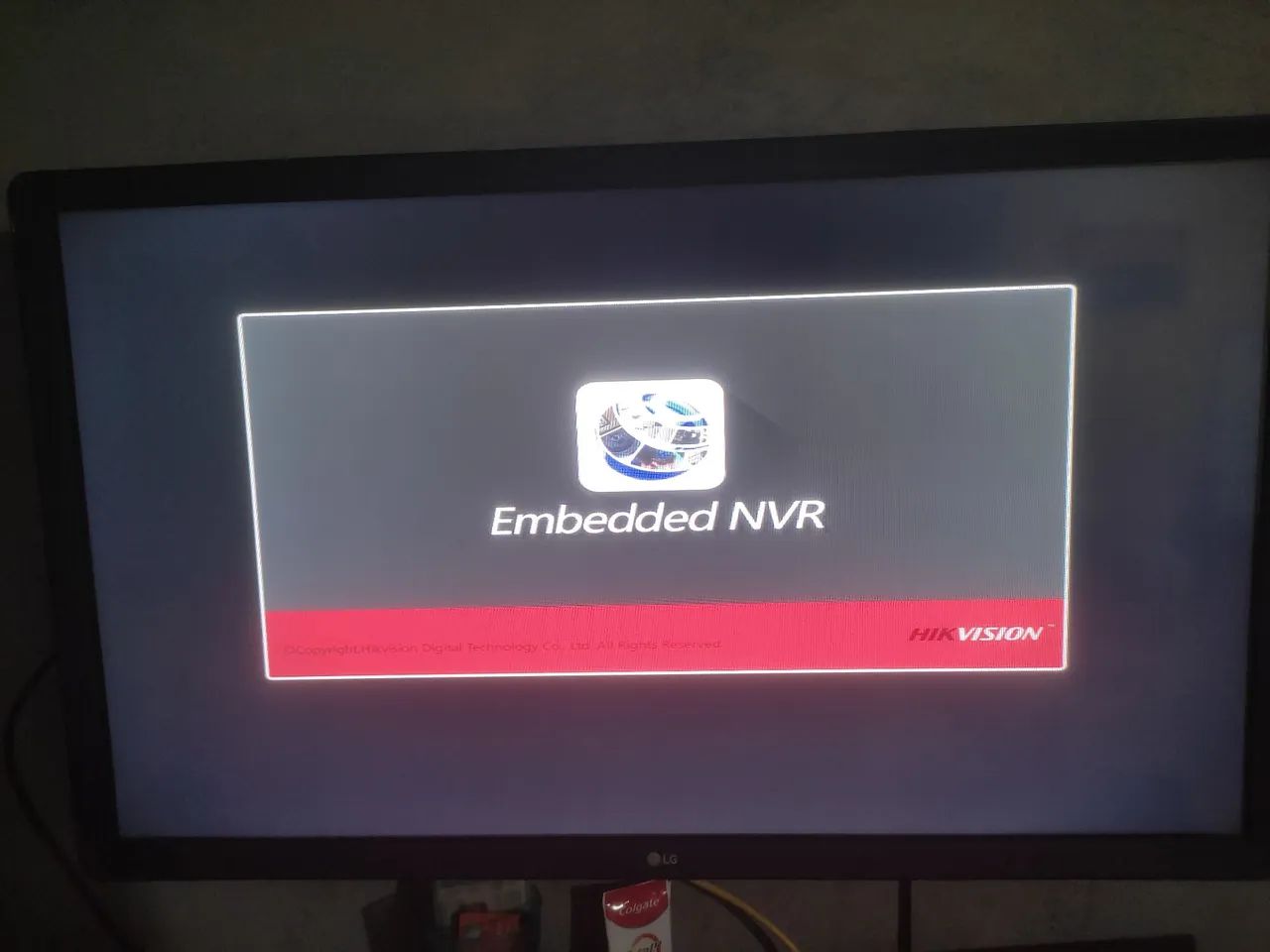 Sistema de Vigilância Hikvision Embedded NVR