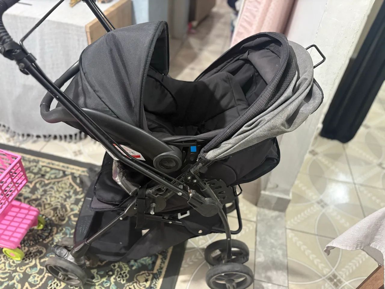 Carrinho de bebê com bebê conforto 64962187640577120