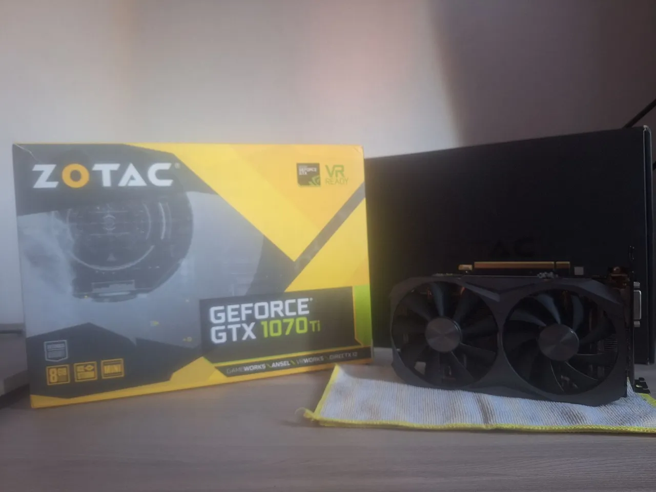 Placa de Vídeo ZOTAC GeForce GTX 1070 Ti