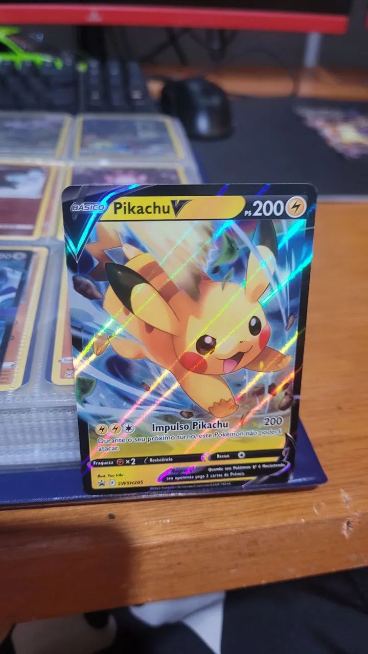 Pikachu V - Cartão Pokémon