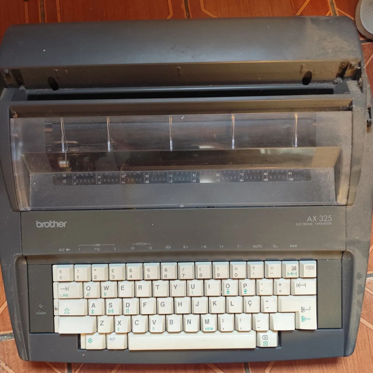 Máquina de escrever Brother AX-325