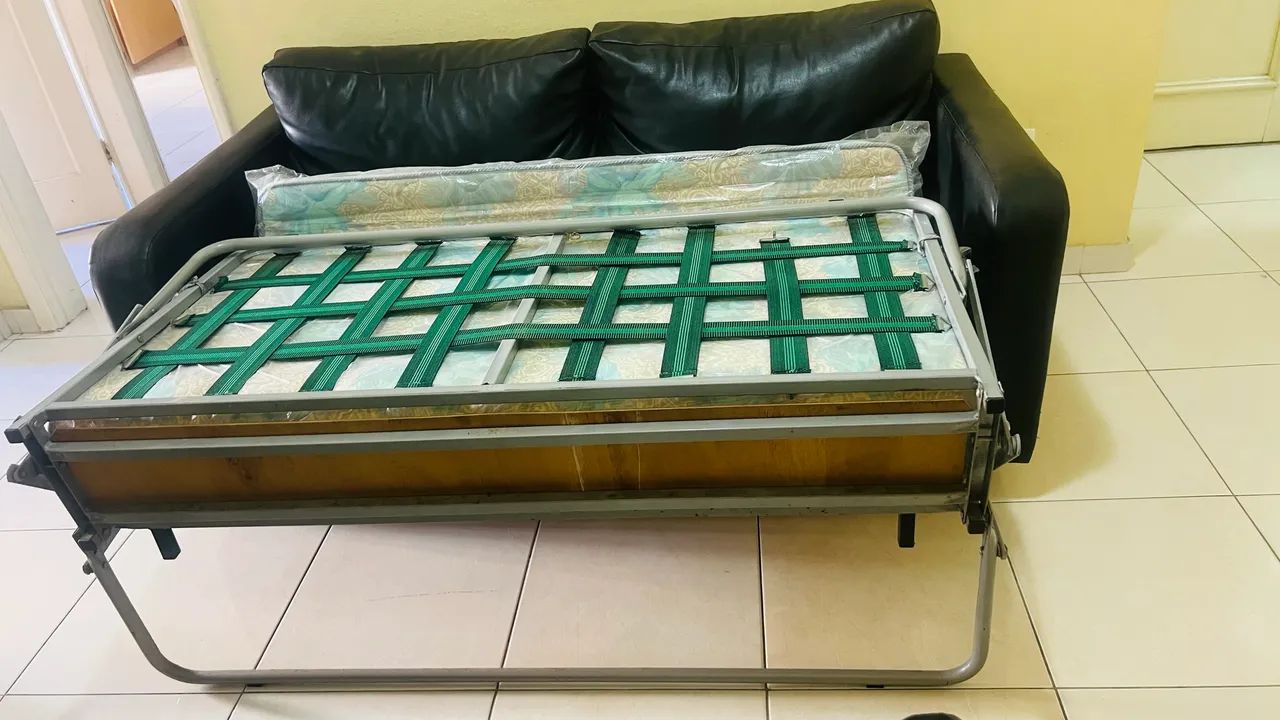 Sofá cama 2 lugares preto courino - Foto 2