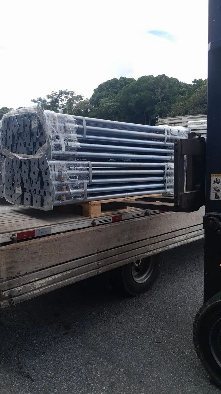 Escoras metálicas 4M novas 