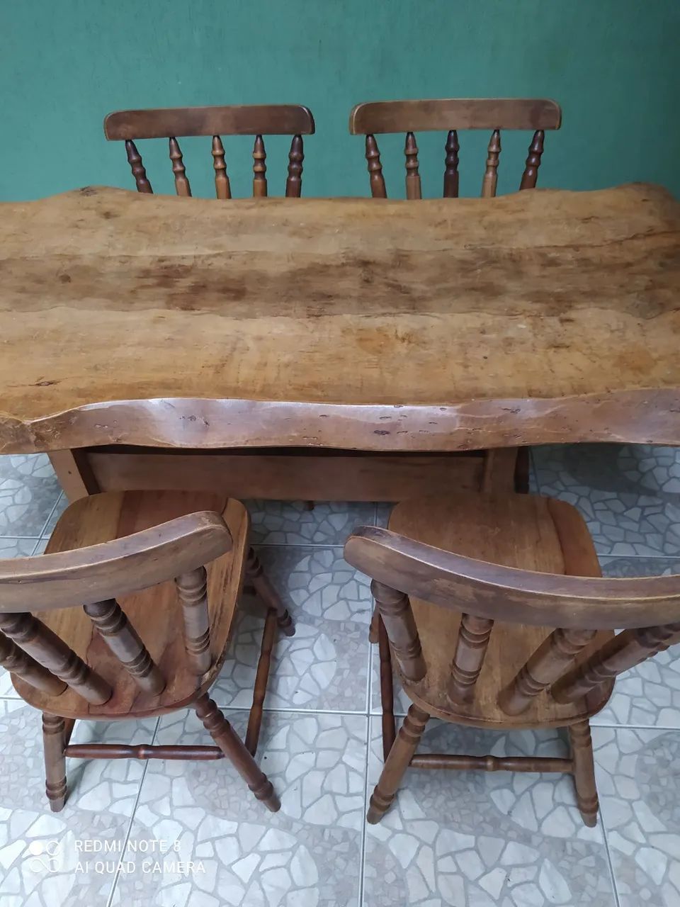 Mesa  de prancha em madeira maciça  com 4 cadeiras  - Foto 4