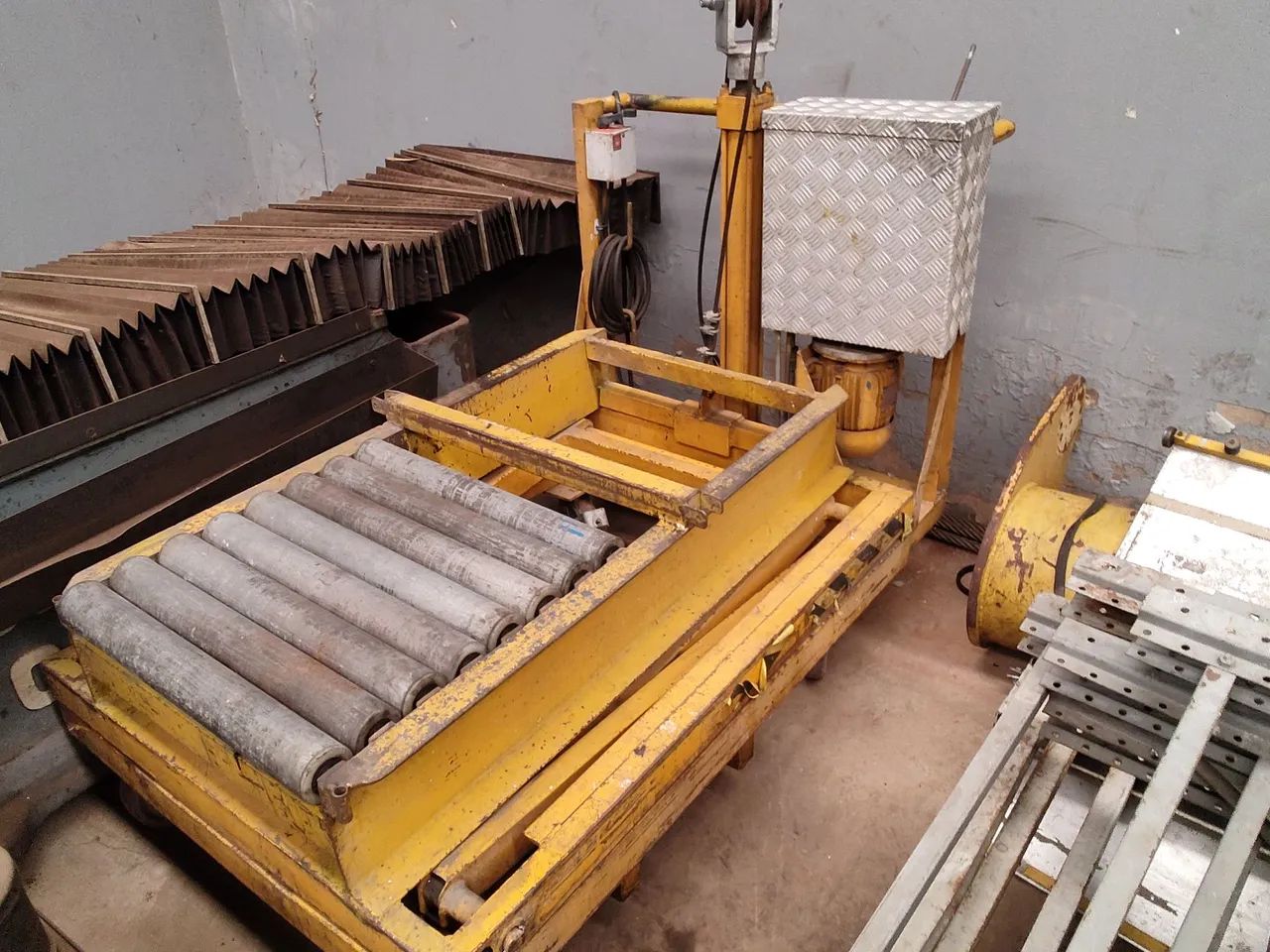 Carrinho com roletes 1500kg hidráulico  - Foto 4