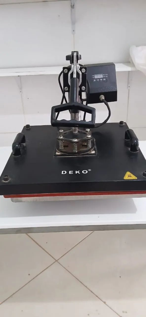 VENDO PRENSA TERMICA DEKO 220V SEMI NOVA