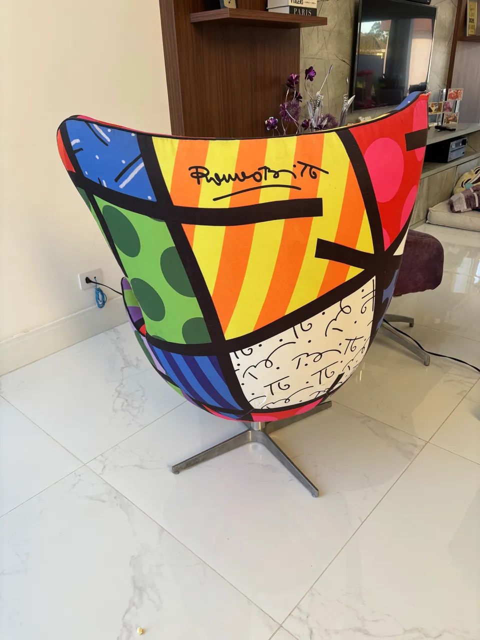 Poltrona Egg Romero Britto Original  - Foto 2
