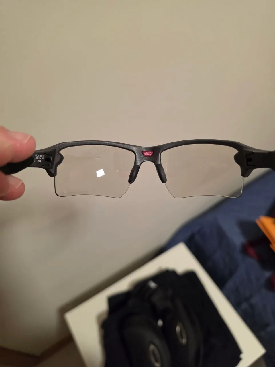Óculos de Bike Oakley Transparente c/ Escurecimento no Sol - Foto 5