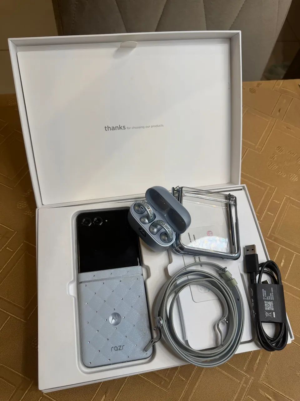 Celular Motorola RAZR60 256 GB, Única Dona com NFE e na CX.