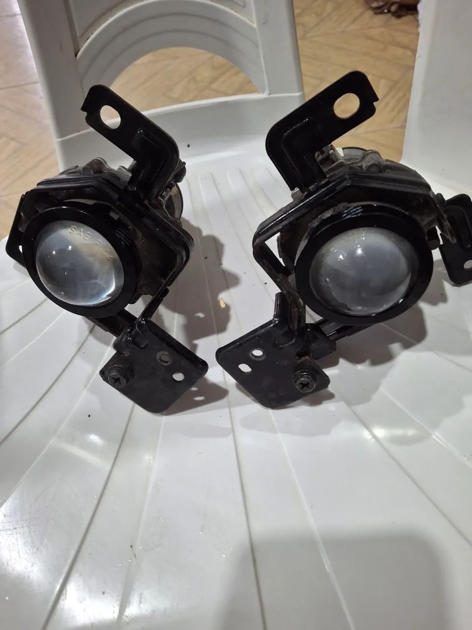 Vendo um par de farol do HB20