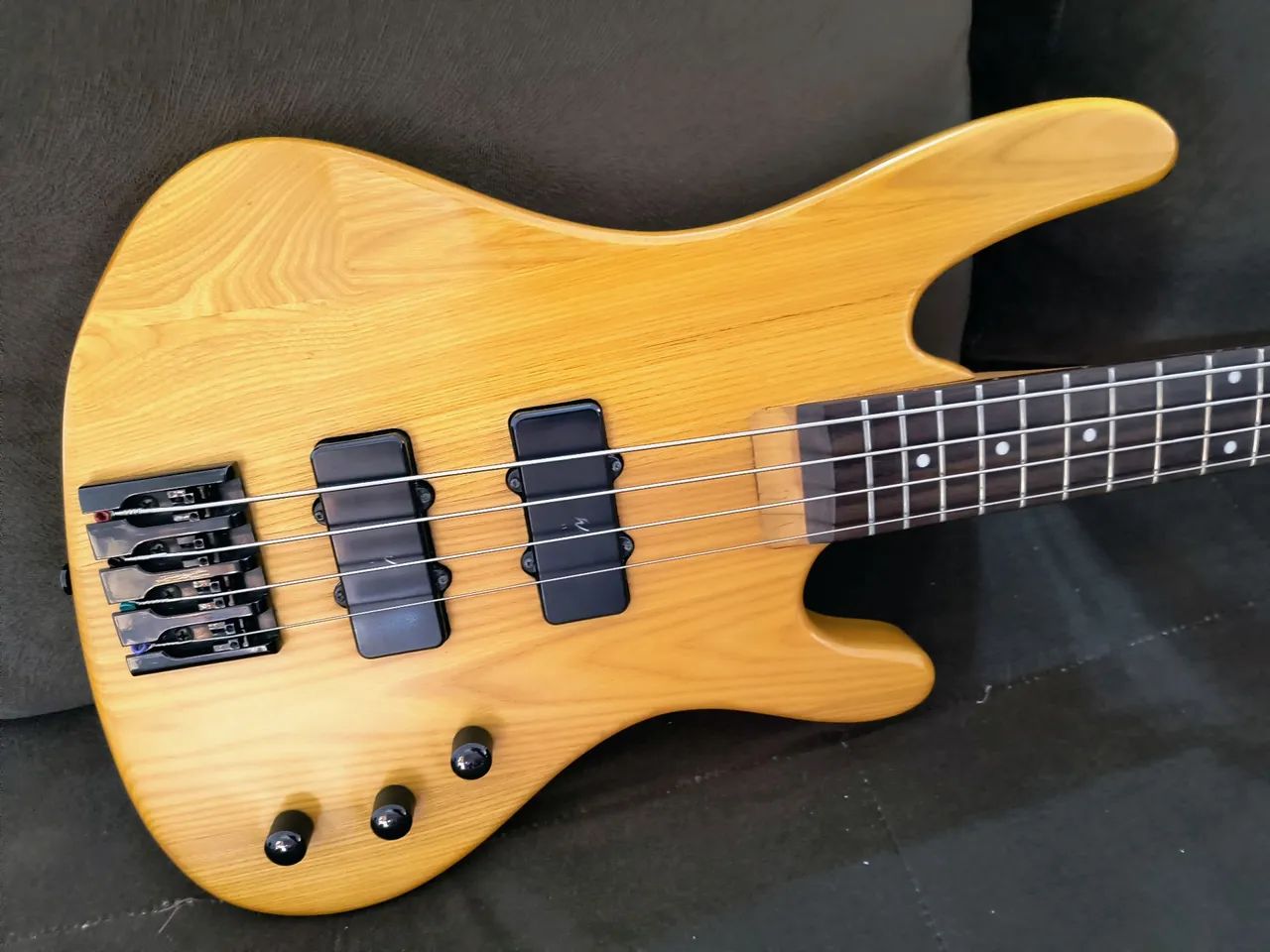 Baixo washburn xb 120 4 cordas