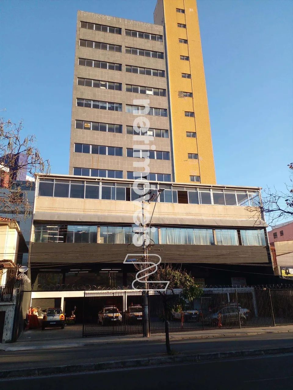 Sala comercial com aproximadamente 125 m²; próximo a rodoviária de Belo Horizonte.