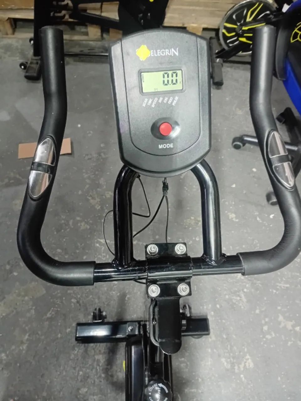 Bike Spinning com Display Preta e Amarela - Foto 4