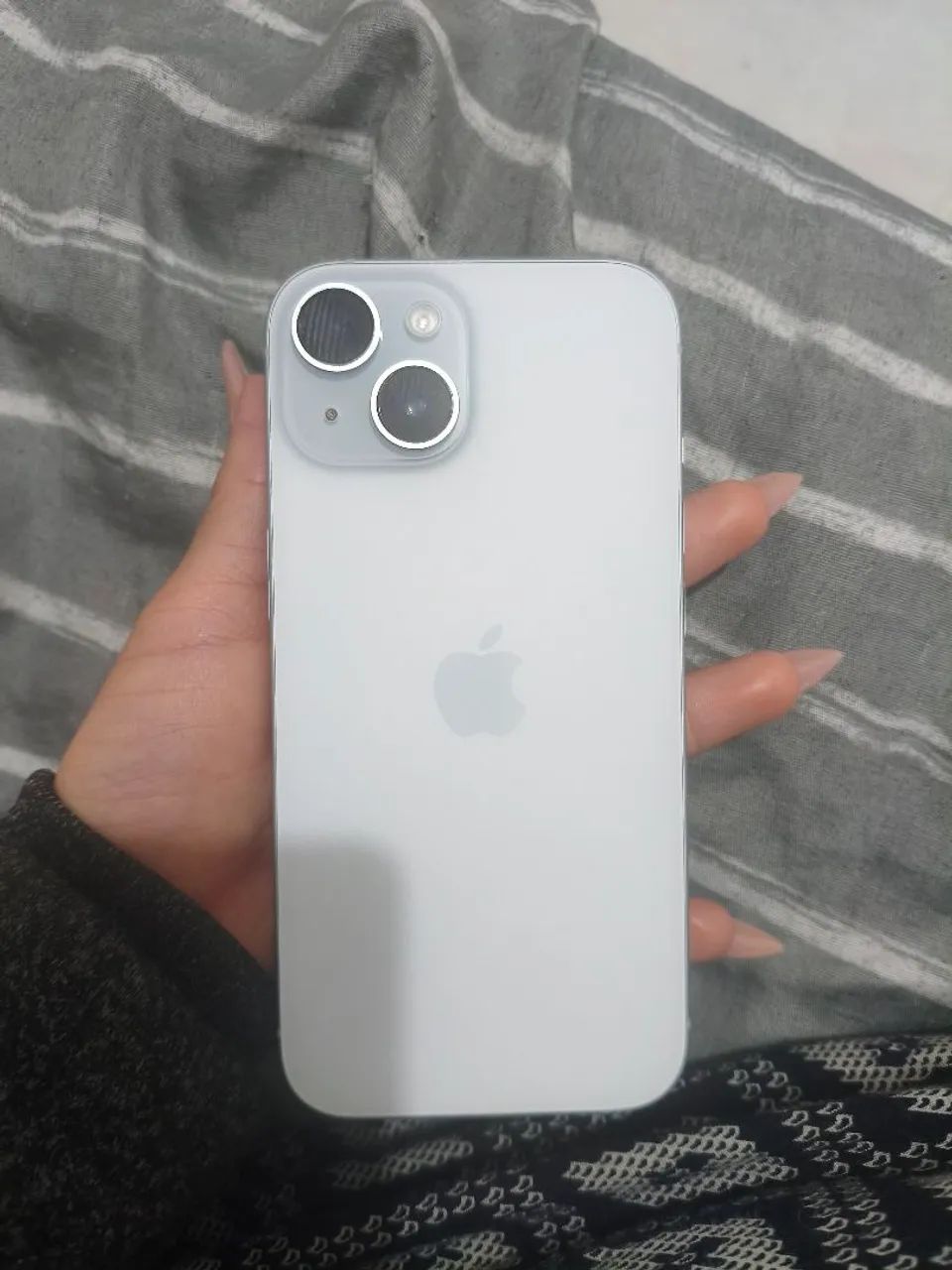 Phone 15 128GB Sami novo