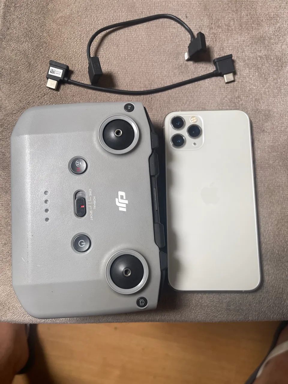 iPhone 11 Pro + Controle DJI RC-N1
