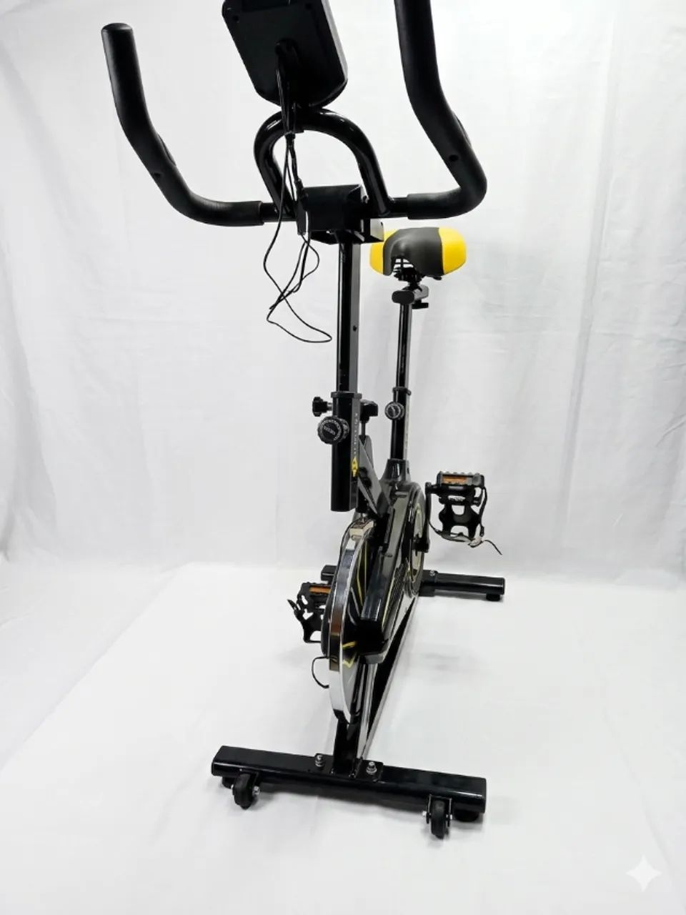 Bike Spinning com Display Preta e Amarela - Foto 2