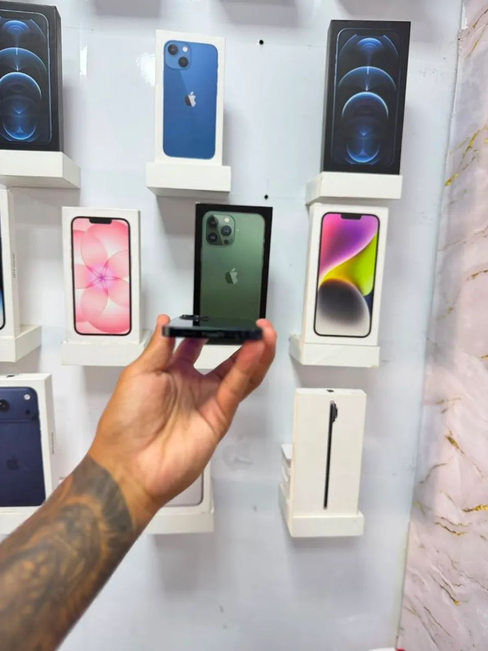 IPHONE 13 128GB<br>R$ 2.099<br>PROMOÇÃO - Foto 2