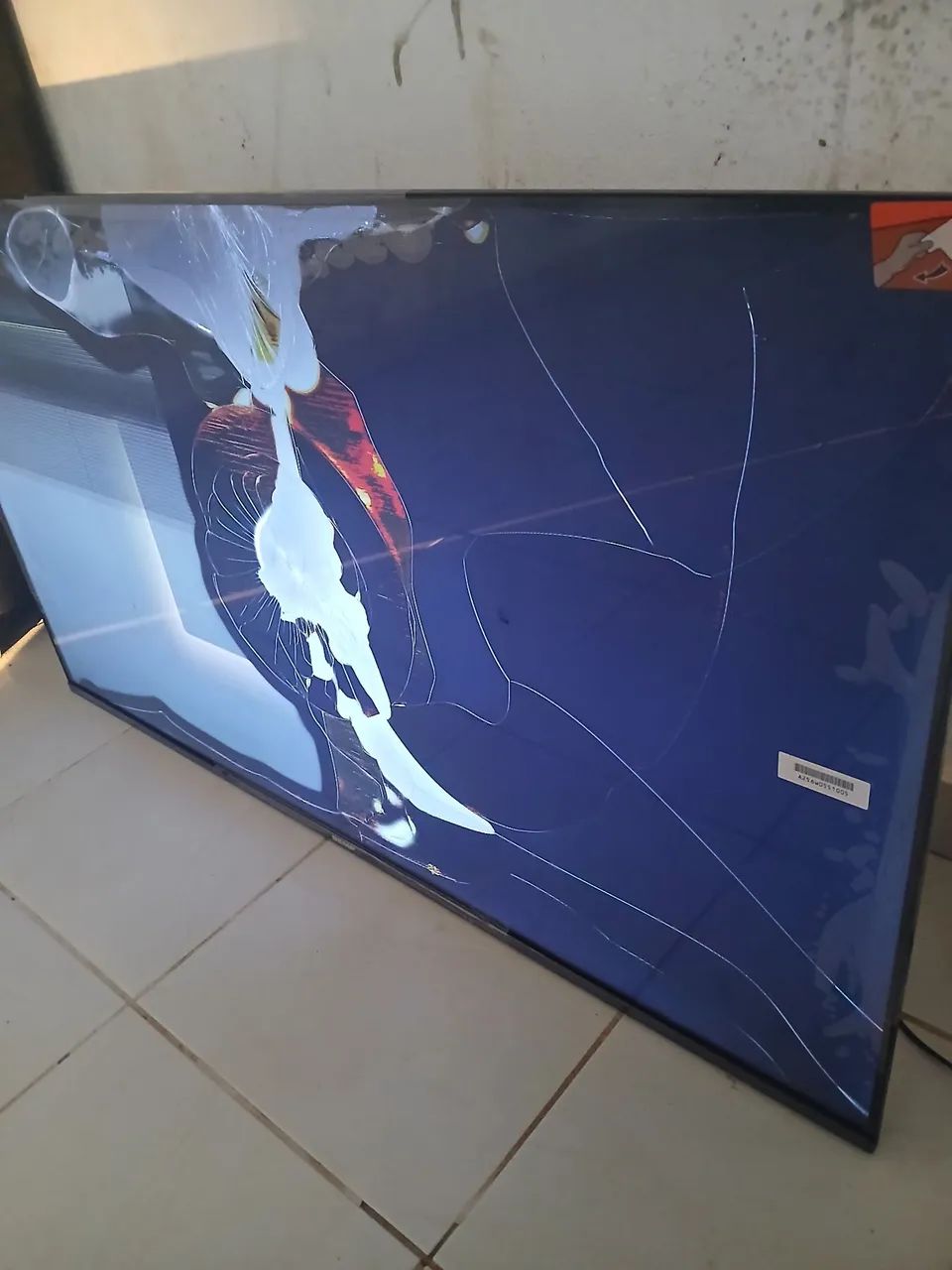 vendo uma TV 43 plgd , detalhe ' esta com defeito