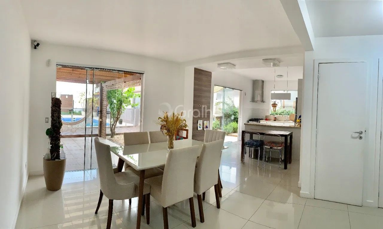 Casa Residencial de 233m² com 4 quartos no Estreito