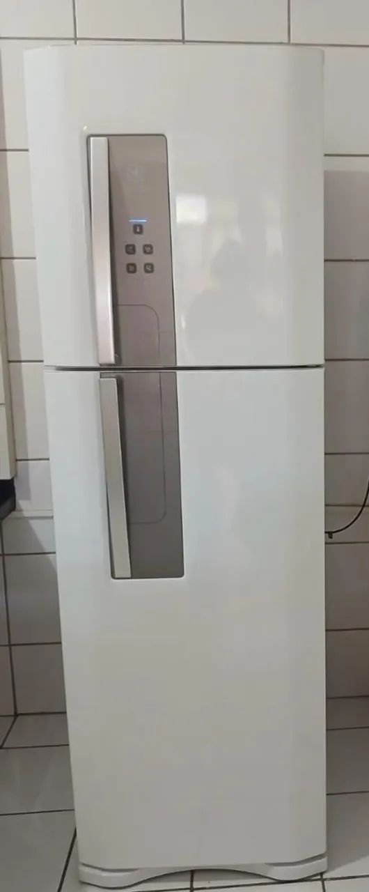 Geladeira Eletrolux DF44 Automático 