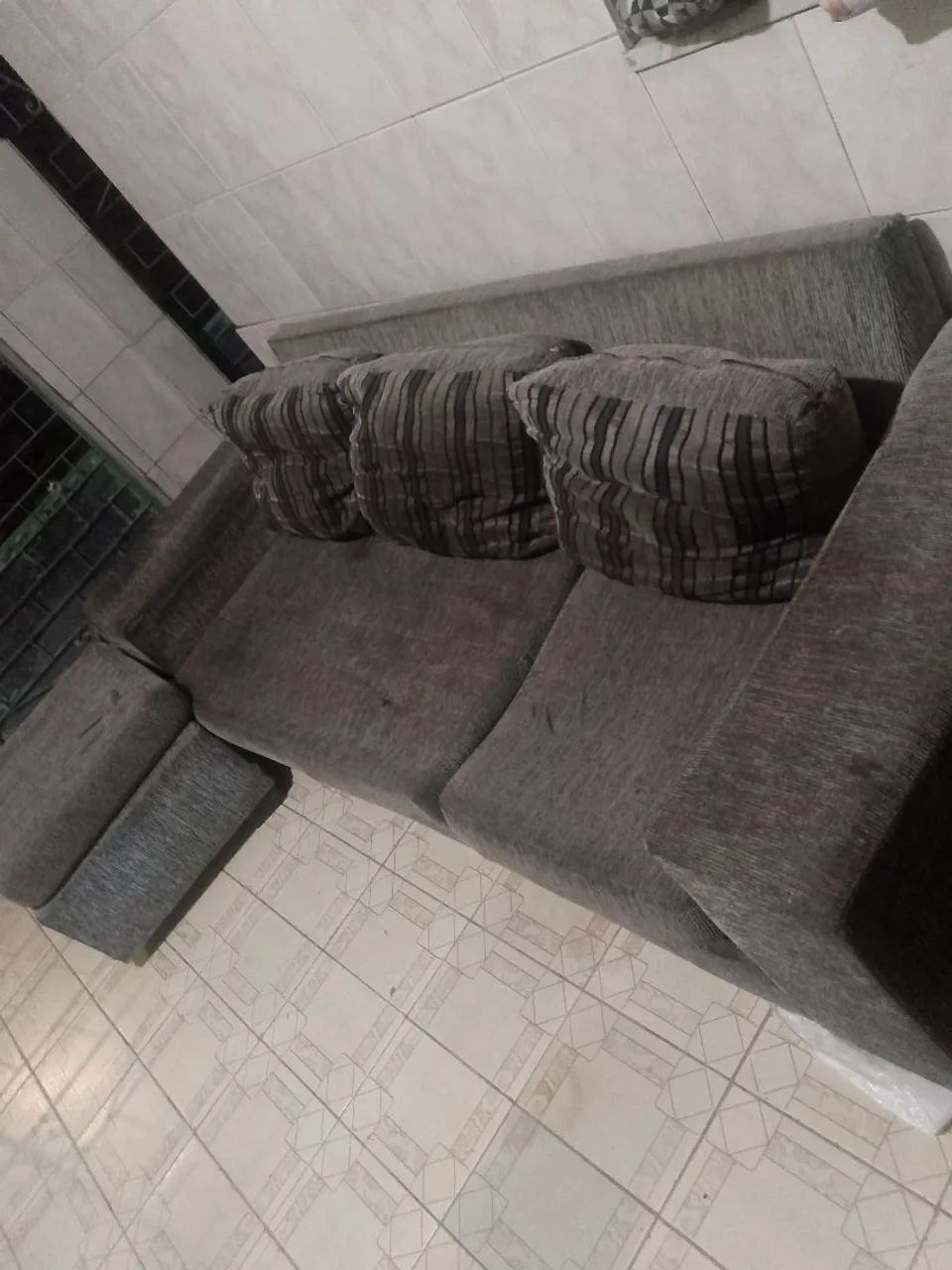 Sofá em boas condições + Puff - Foto 5