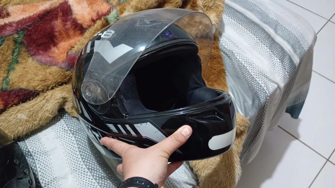 Capacete de trilha e um normal  - Foto 4